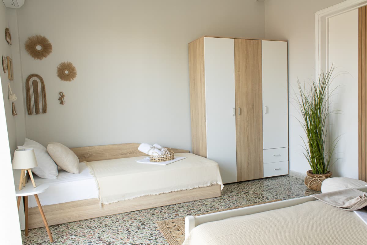 Warm boho bedroom design in Kavala family stay